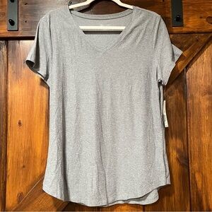 New No Boundaries gray v-neck tee